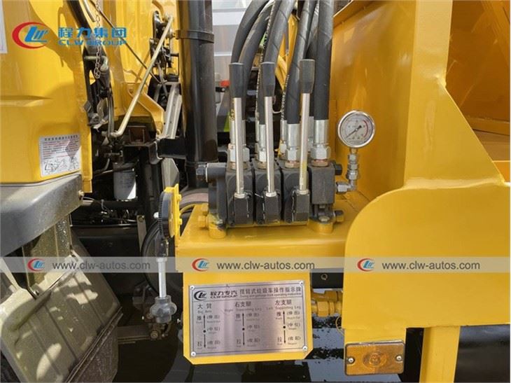 10Ton Swing Arm Skip Loader Garbage Truck