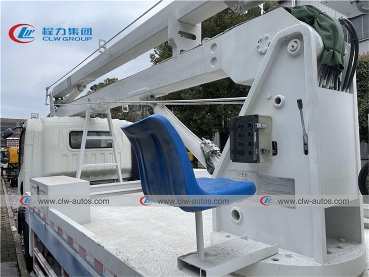 15Meter HOWO RHD Insulated Folding Boom Aerial Working Truck