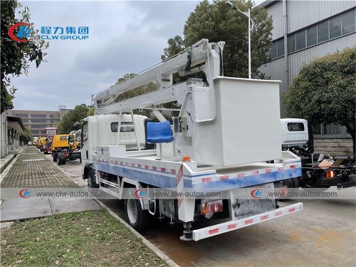 15Meter HOWO RHD Insulated Folding Boom Aerial Working Truck