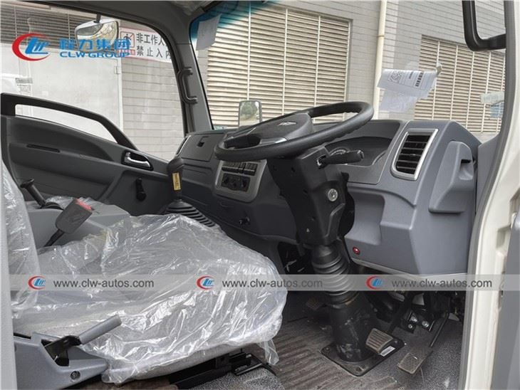 15Meter HOWO RHD Insulated Folding Boom Aerial Working Truck