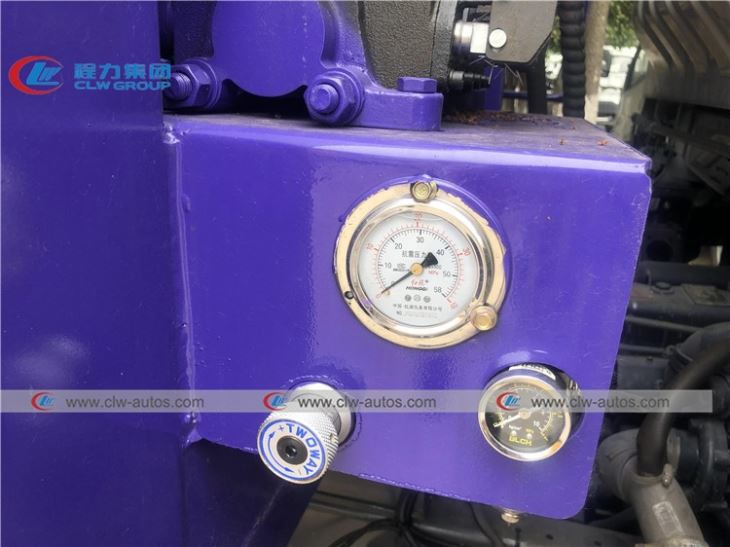 Sinotruk Howo 4ton 6CBM Compressed Garbage Truck
