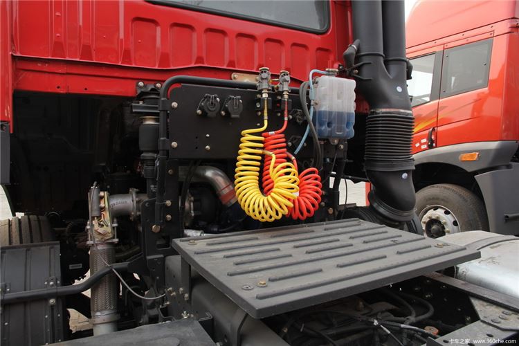 FAW Tractor head truck detail 2
