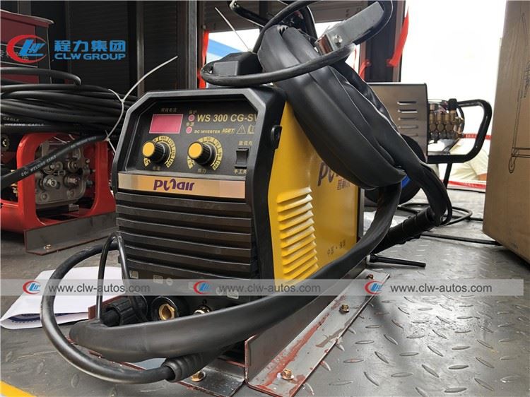 4X4 Mobile Workshop Truck3