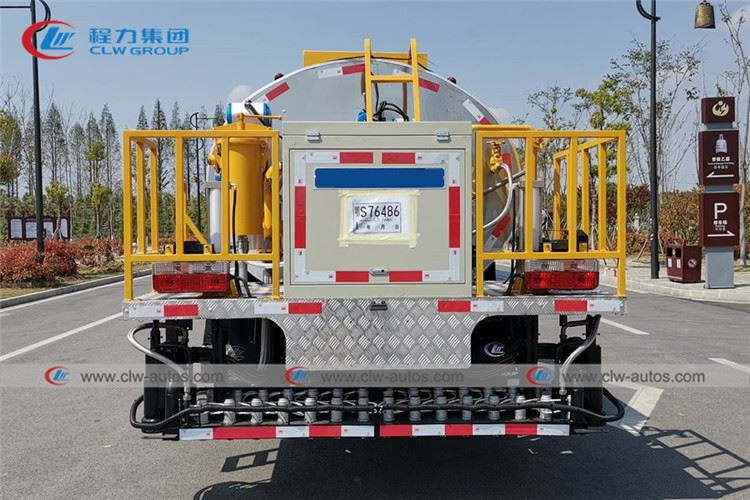 Asphalt Distributor Truck04