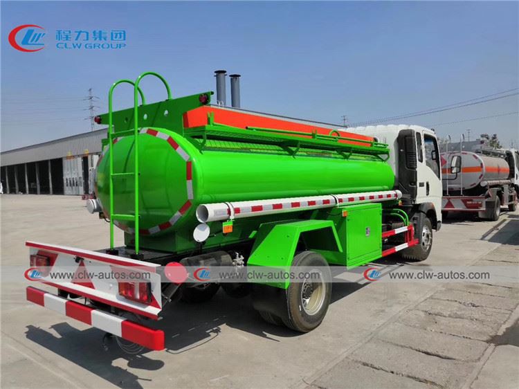 RHD howo 5tons oil dispenser truck04