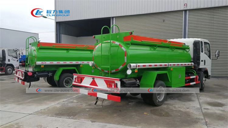 RHD howo 5tons oil dispenser truck03