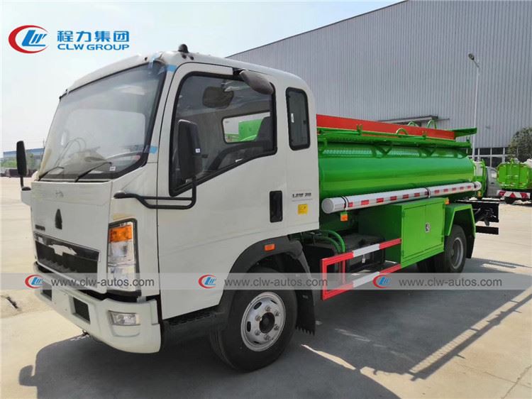 RHD howo 5tons oil dispenser truck07