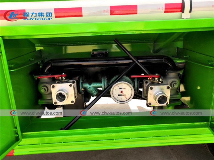 RHD howo 5tons oil dispenser truck05