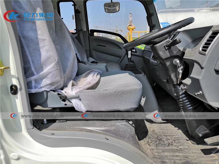 RHD howo 5tons oil dispenser truck08