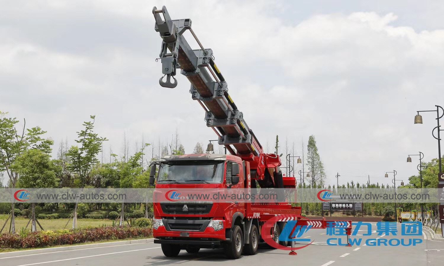 SINOTRUK HOWO Heavy Duty Crane Truck 1