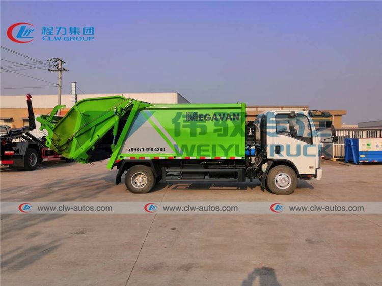 ISUZU compressed GARBAGE TRUCK4