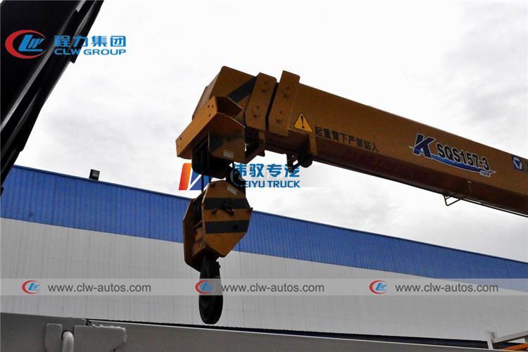 Dongfeng Cargo truck with telescopic boom 6.3tons XCMG crane and rear ladder02