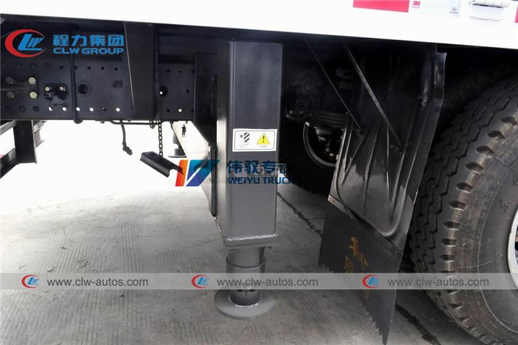 Dongfeng Cargo truck with telescopic boom 6.3tons XCMG crane and rear ladder03