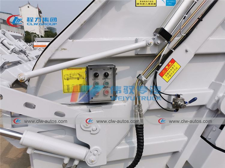 New Style High Compacting Garbage Truck 6