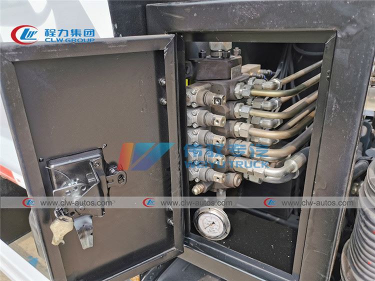 New Style High Compacting Garbage Truck 7