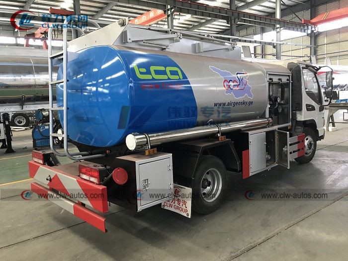 JAC 5cbm helicopter fuel delivery and refueling truck2