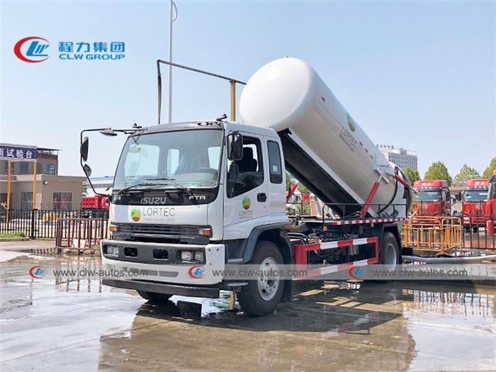 ISUZU vacuum truck3