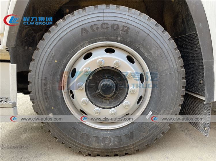 isuzu giga vacuum truck11