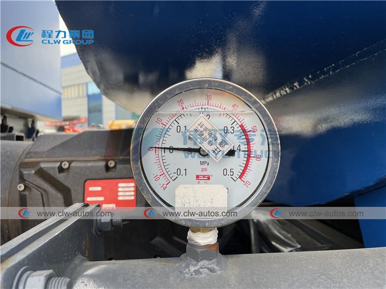 isuzu giga vacuum truck14