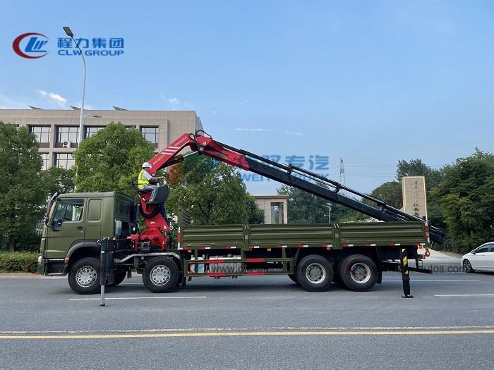 Howo 8×4 truck mounted with crane
