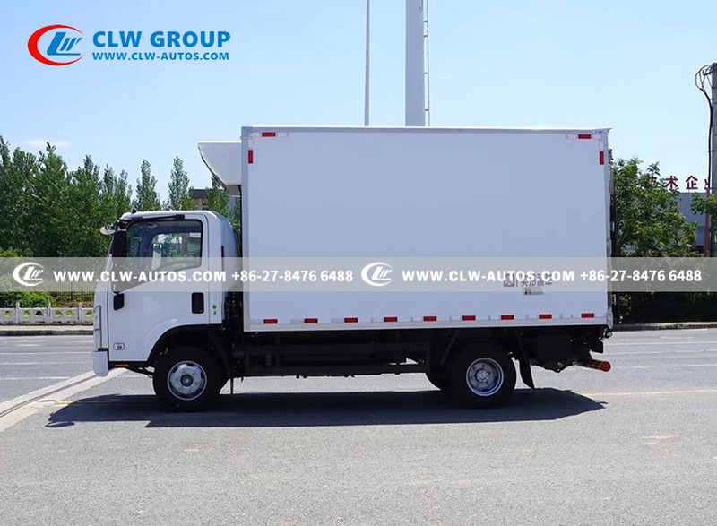 ISUZU 10cbm Refrigerated Van Truck With Hydraulic Tailplate 6