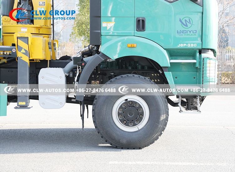 6X6 Truck with Crane 1