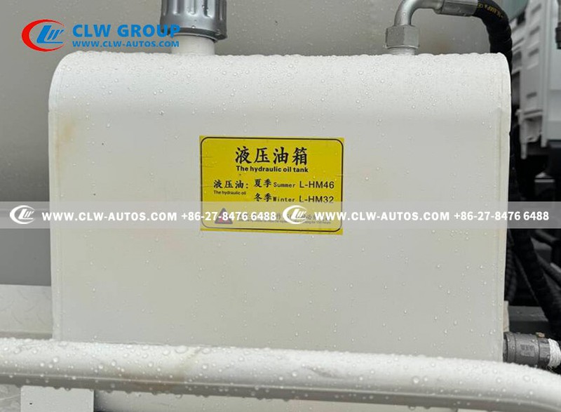 Sinotruk HOWO TX 22000L Water Sprinkler Truck 11