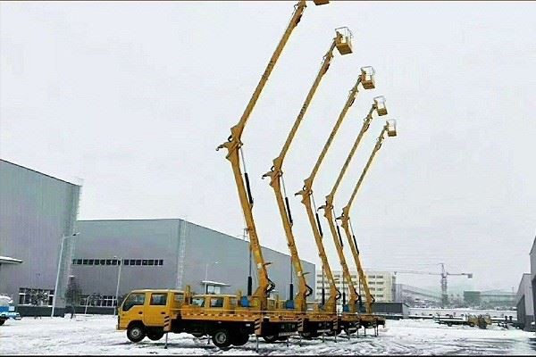 28m Cherry Picker
