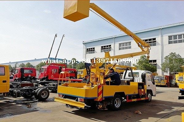 4*2 Knuckle Boom Skylift Truck