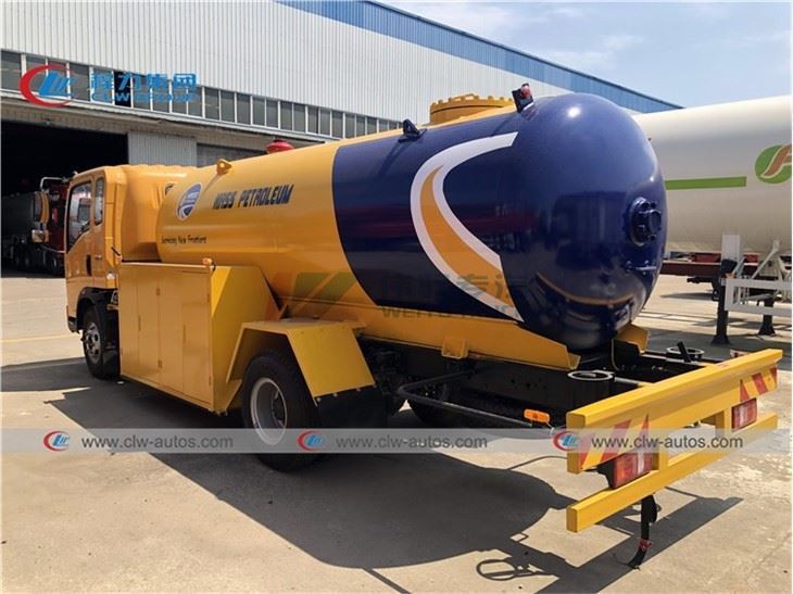 4Tons 8000L LPG Dispenser Truck Howo