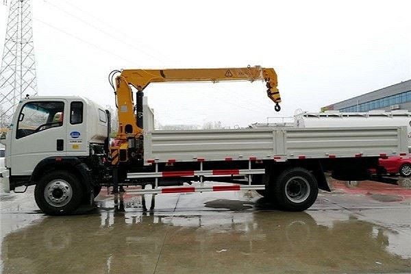 4tons Telescopic Boom Truck