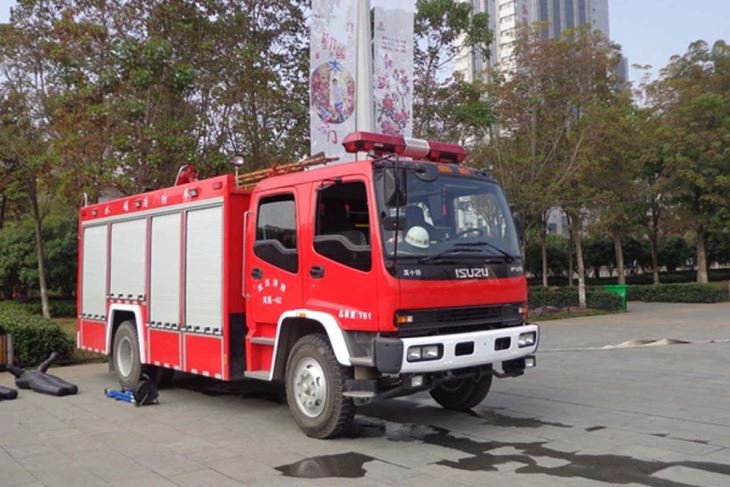 4x2 foam fire fighting truck