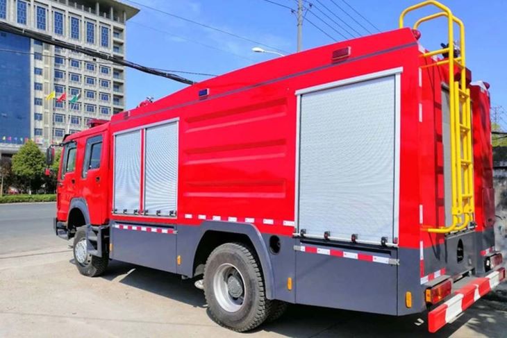 4x4 Airport Rescue Fire Truck