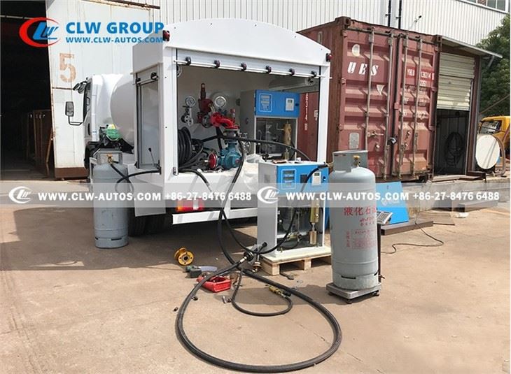 4X4 Off Road LPG Gas Cylinder Bottling Truck 5000L