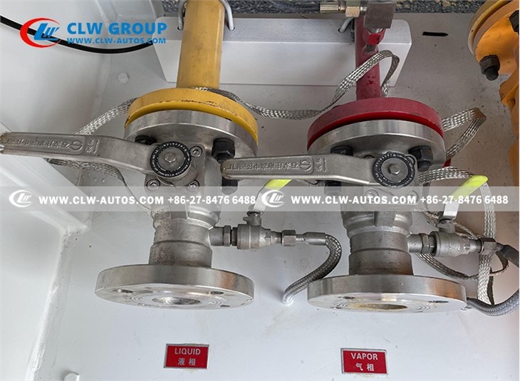 5 Metric Tons 12000 L LPG Bobtail Truck HOWO