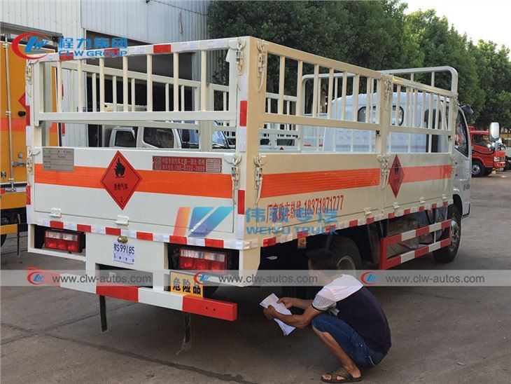 5Ton Dongfeng LPG Kitchen Gas Cylinder Delivery Stake Truck