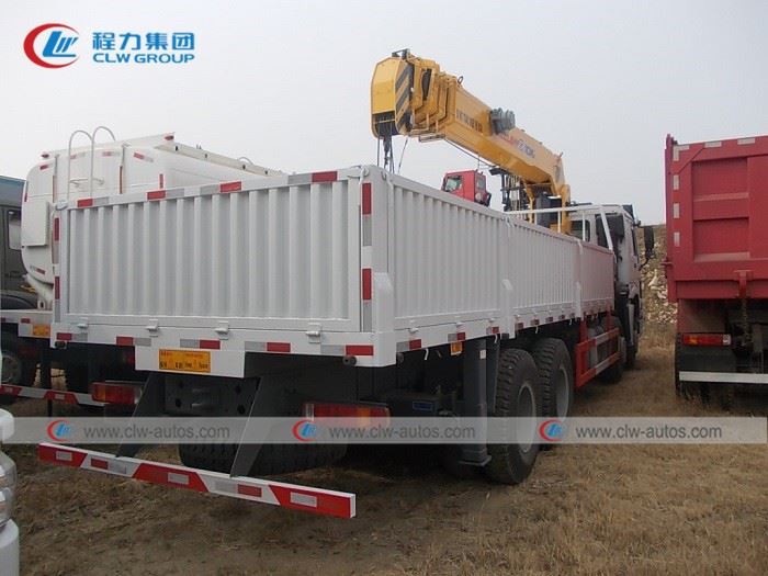 6*4 Howo Chassis With 8t Straight Telescopic Arm Crane 8 Tons Stiff Boom Crane Truck