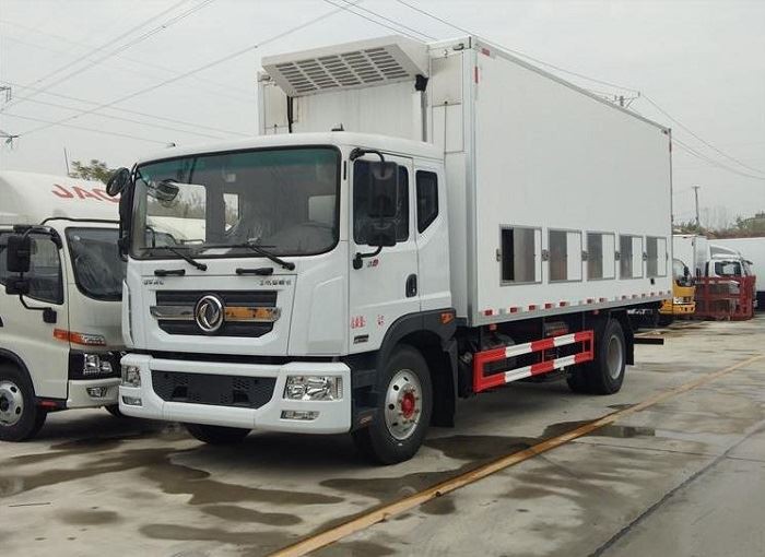 6.8m Dongfeng Intelligent Day Old Chick Transport Van Truck