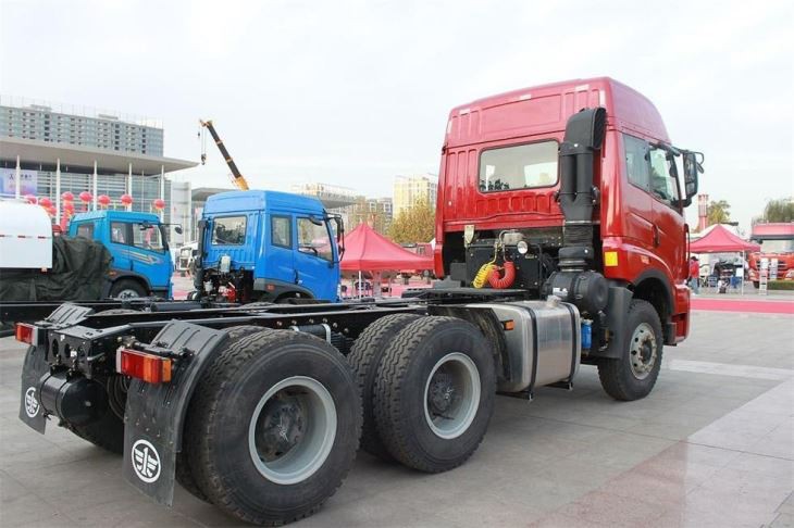 6x4 Tractor Head Truck