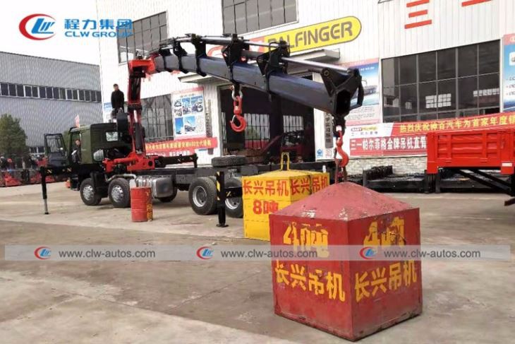 8x4 SINOTRUK HOWO 25tons Knuckle Boom Truck Mounted Crane
