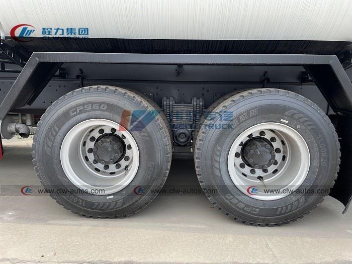 China Dongfeng 6*4 Water Sprinkler Tanker Truck