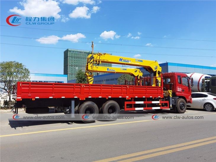 Dongfeng 12Ton XCMG Telescopiec Straight Arm Crane Truck