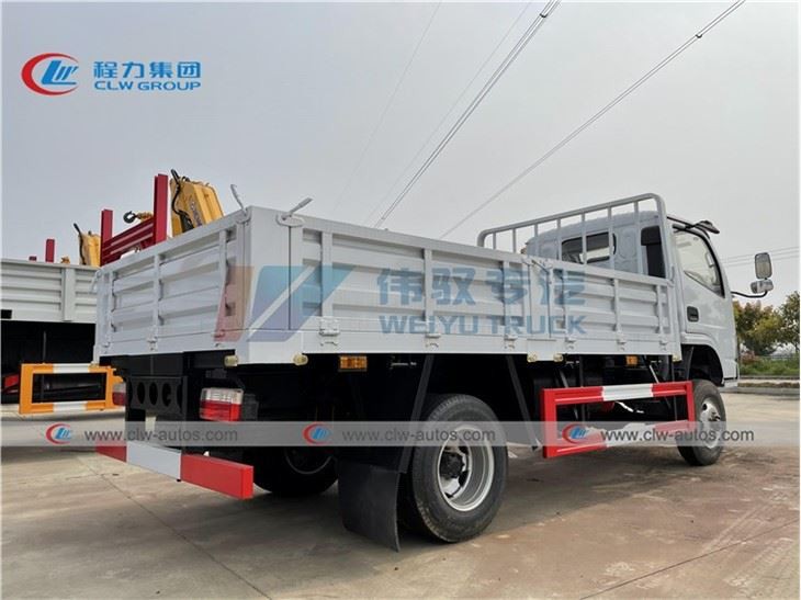 Dongfeng 95HP AWD 4x4 5Tons Cargo Truck