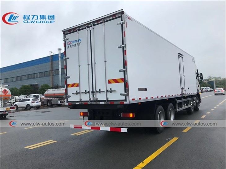 Dongfeng Kinland 8X4 30tons Refrigerated Van Box Truck