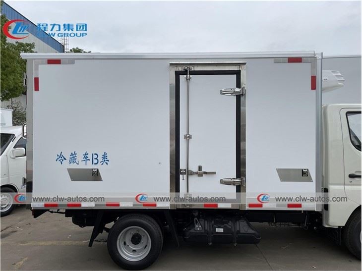 Foton 4X2 Gasoline Type Refrigerator Box Van Truck