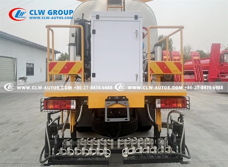 HOWO 10 Ton Bitumen Distributor Truck