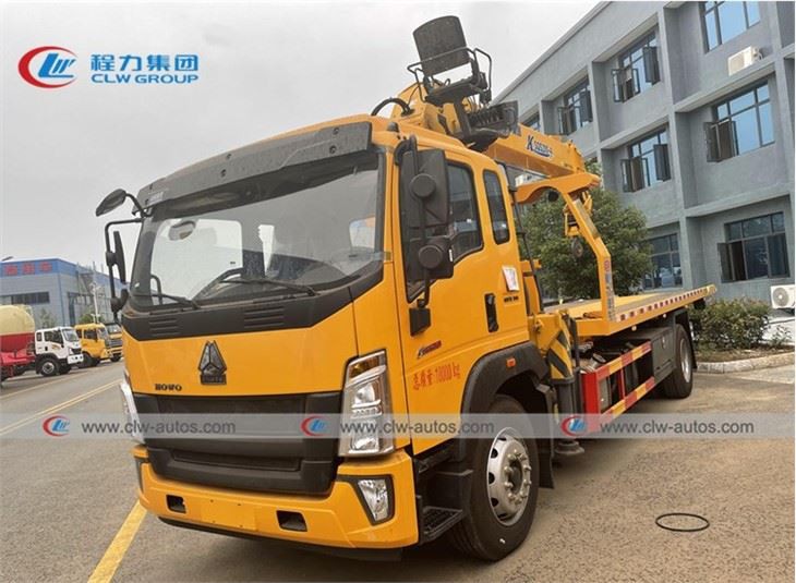 HOWO 3Tons Flatbed Tow Truck With XCMG Crane