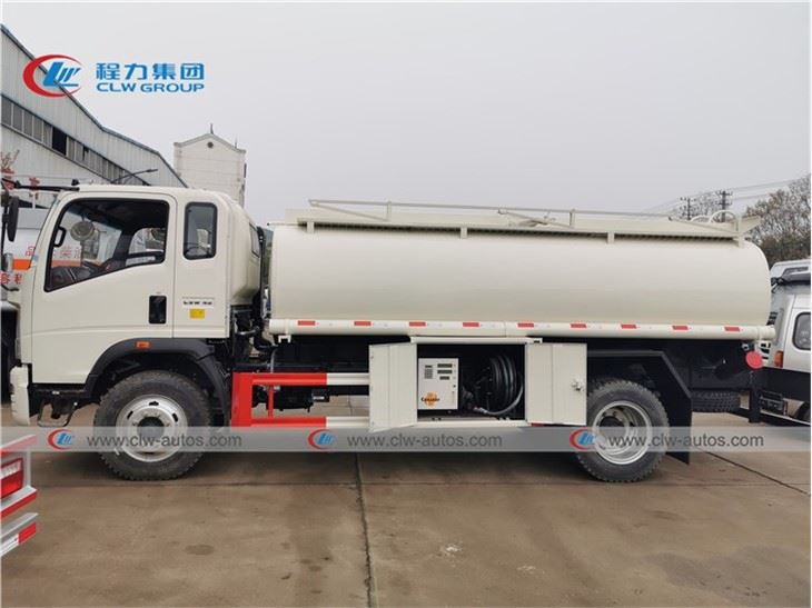 Howo 4X2 10k Liters 10Tons Oil Bowser Truck With Censtar Dispenser
