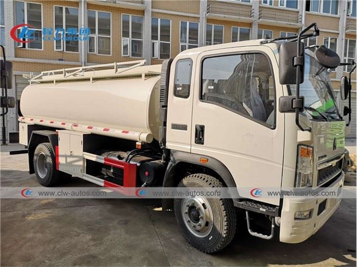 Howo 4X2 10k Liters 10Tons Oil Bowser Truck With Censtar Dispenser