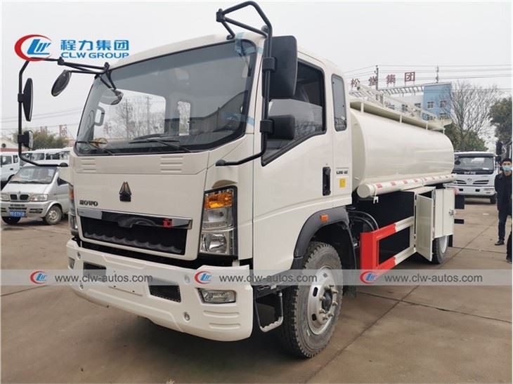 Howo 4X2 10k Liters 10Tons Oil Bowser Truck With Censtar Dispenser